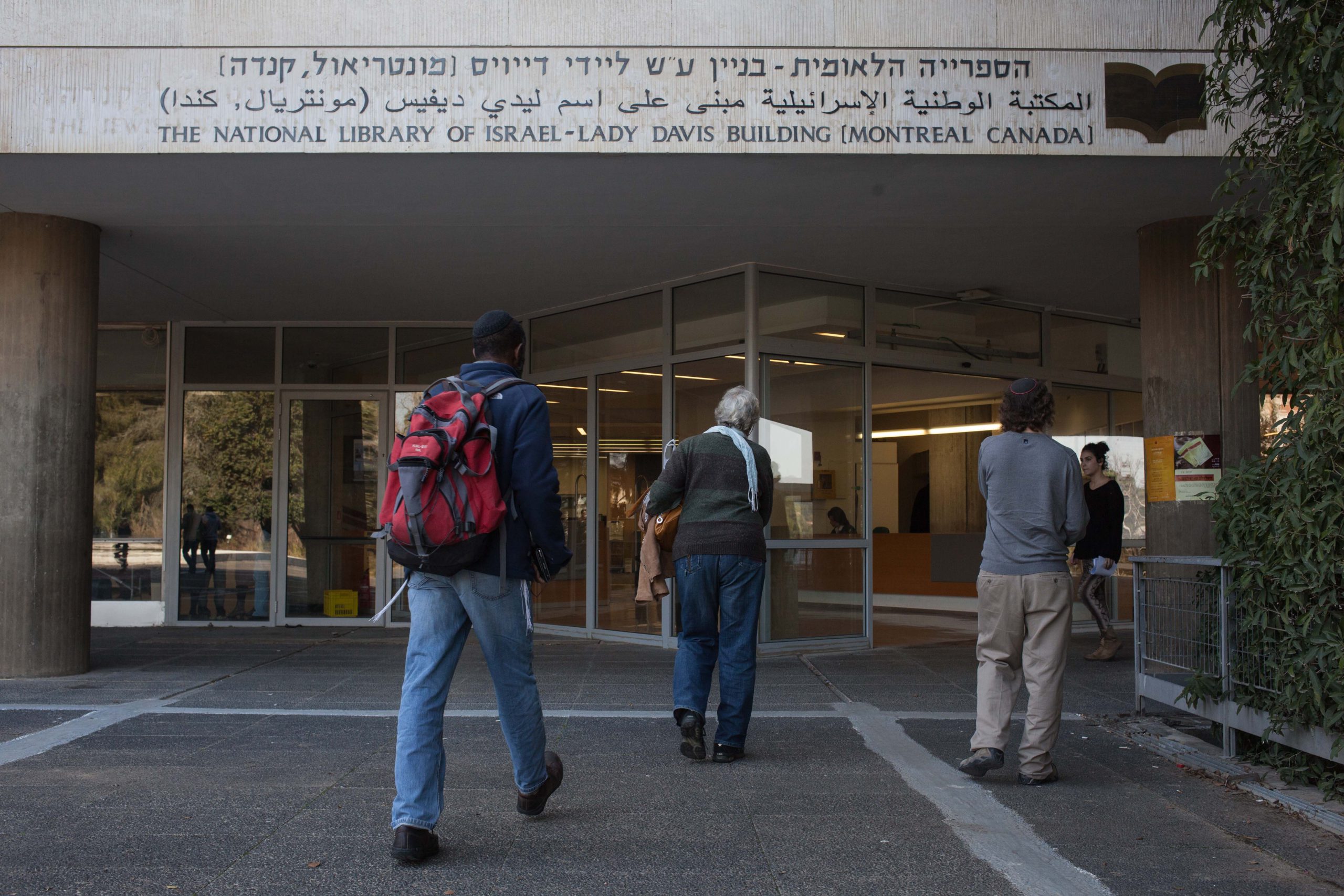 מעצב לוגו הספרייה החדש: מבין את ההחלטה שלהם