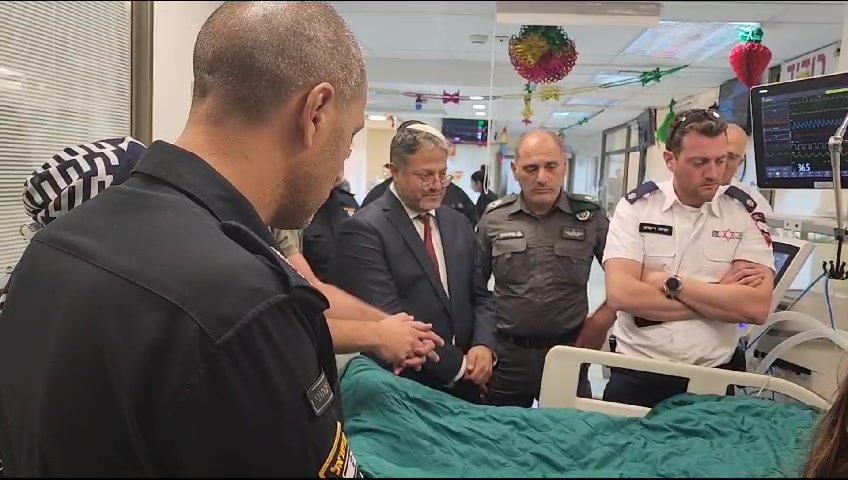 בן גביר עם הפצועים בבית החולים