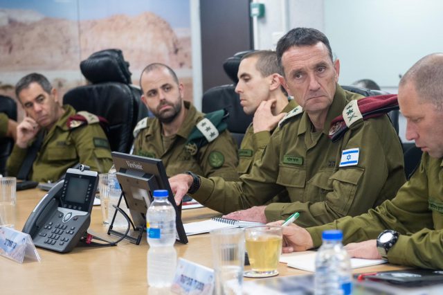 עשרות מטוסי קרב: צה"ל בתקיפה עצומה בעזה