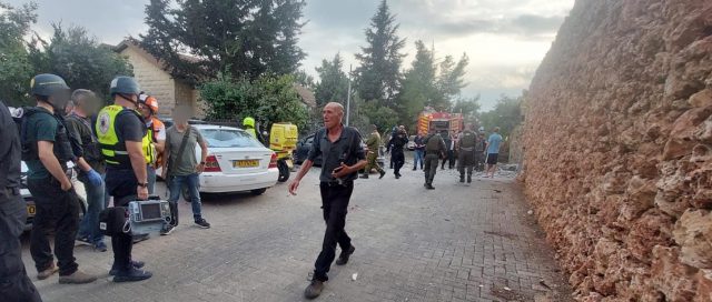 מטח כבד לאזור ירושלים: פצועים בביתר עילית והר אדר