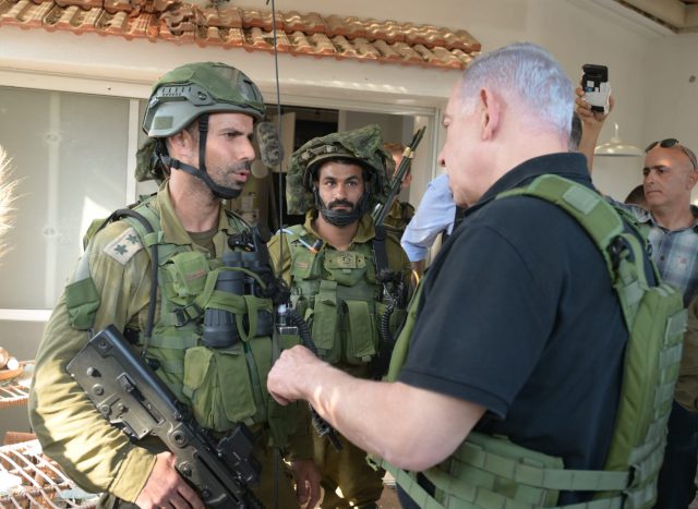נתניהו ביקר לראשונה מאז פרוץ המלחמה ביישובי העוטף