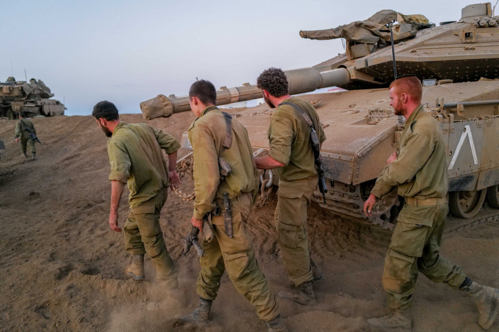 החיילים התווכחו ביניהם מי לא יצא הביתה