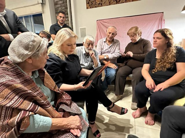שרה נתניהו בניחום אבלים אצל משפחת מורנו: "סיפור שעוד ילמד"