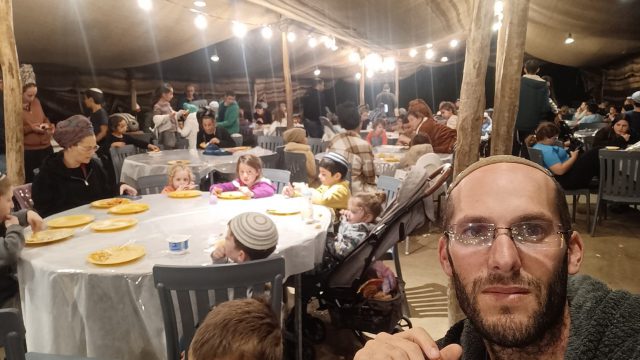 (ללא קרדיט)