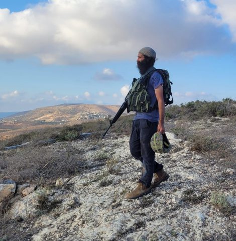 נשקו הוחרם. עמישב מלט (ללא קרדיט)