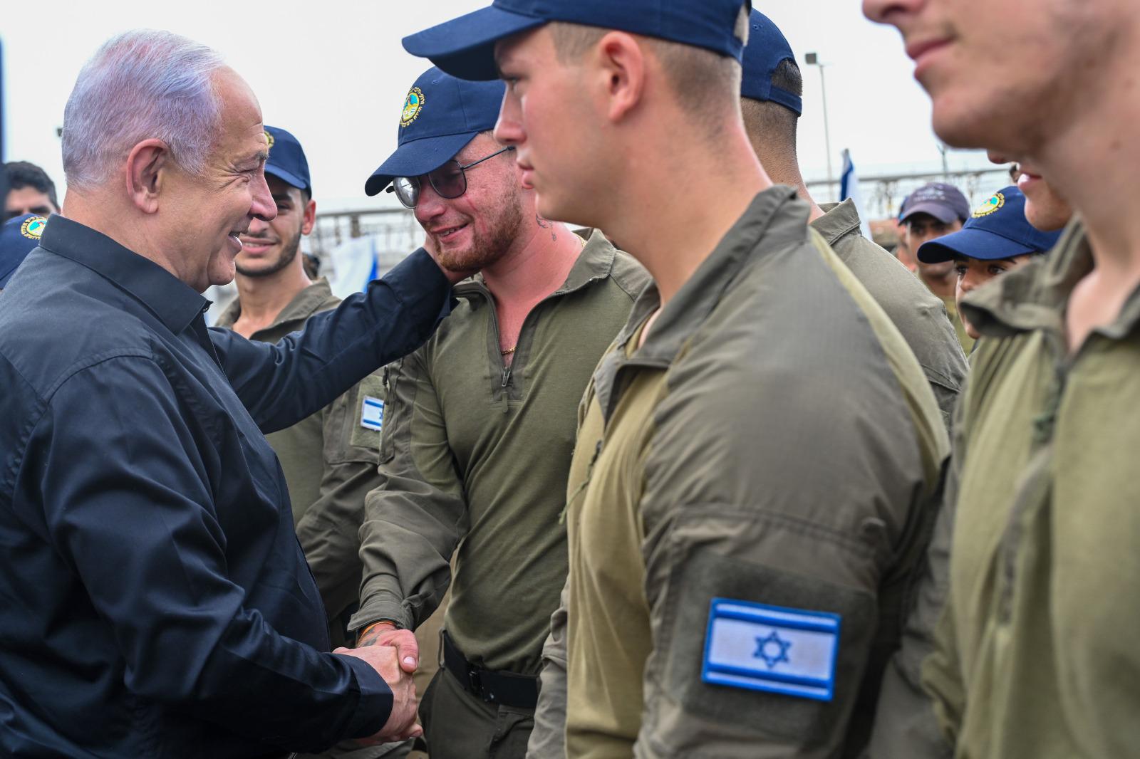 נתניהו ללוחמי חיל הים: "אתם מגינים על הבית"