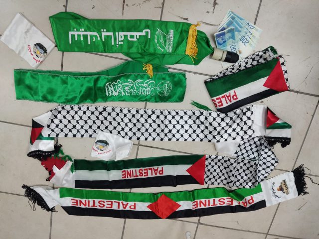 הפריטים שנמצאו בבתי האסירים
