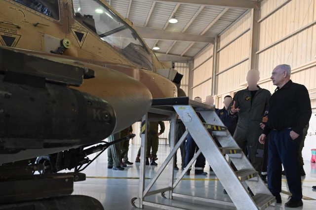 נתניהו בבסיס רמון