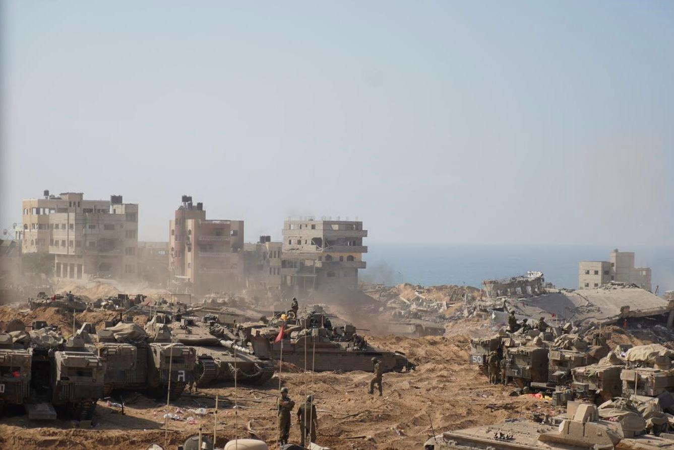 צפו: אוגדה 36 כיתרה את עזה והתייצבה על חוף הים