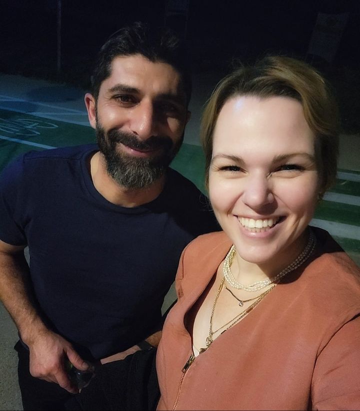 הסופרת והמנחה הסרוגה התארסה בגיל 39