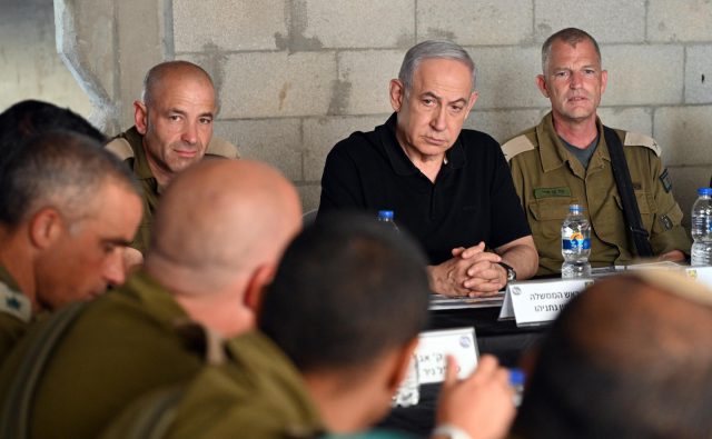 נתניהו בסקירה