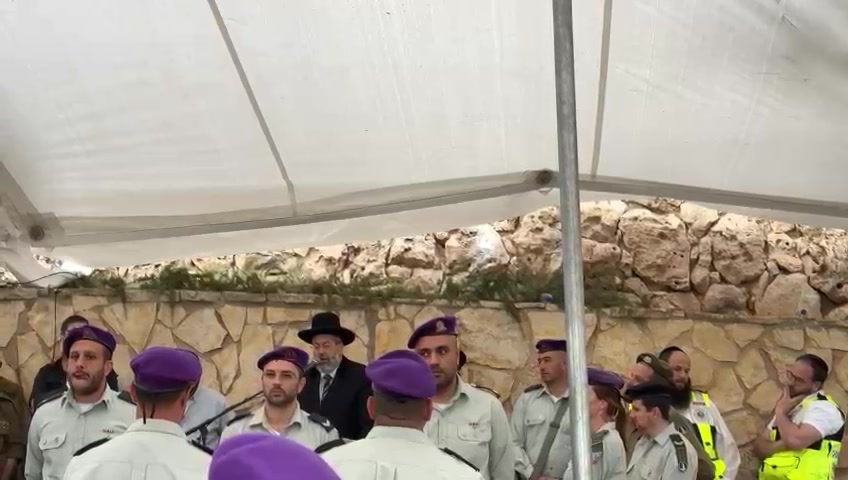 הרב לאו בהלוויה