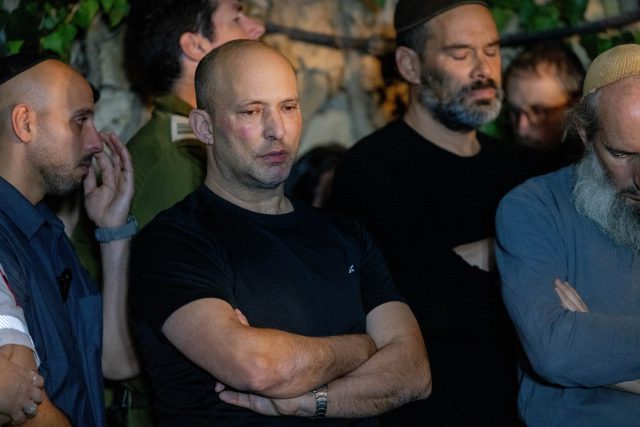רה"מ לשעבר בנט בהלוויה