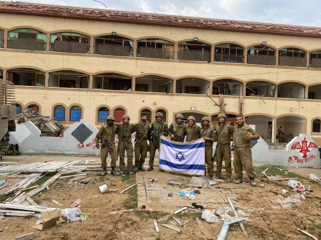 תמונת היום: דגל ישראל באוניברסיטת אל קודס בעזה