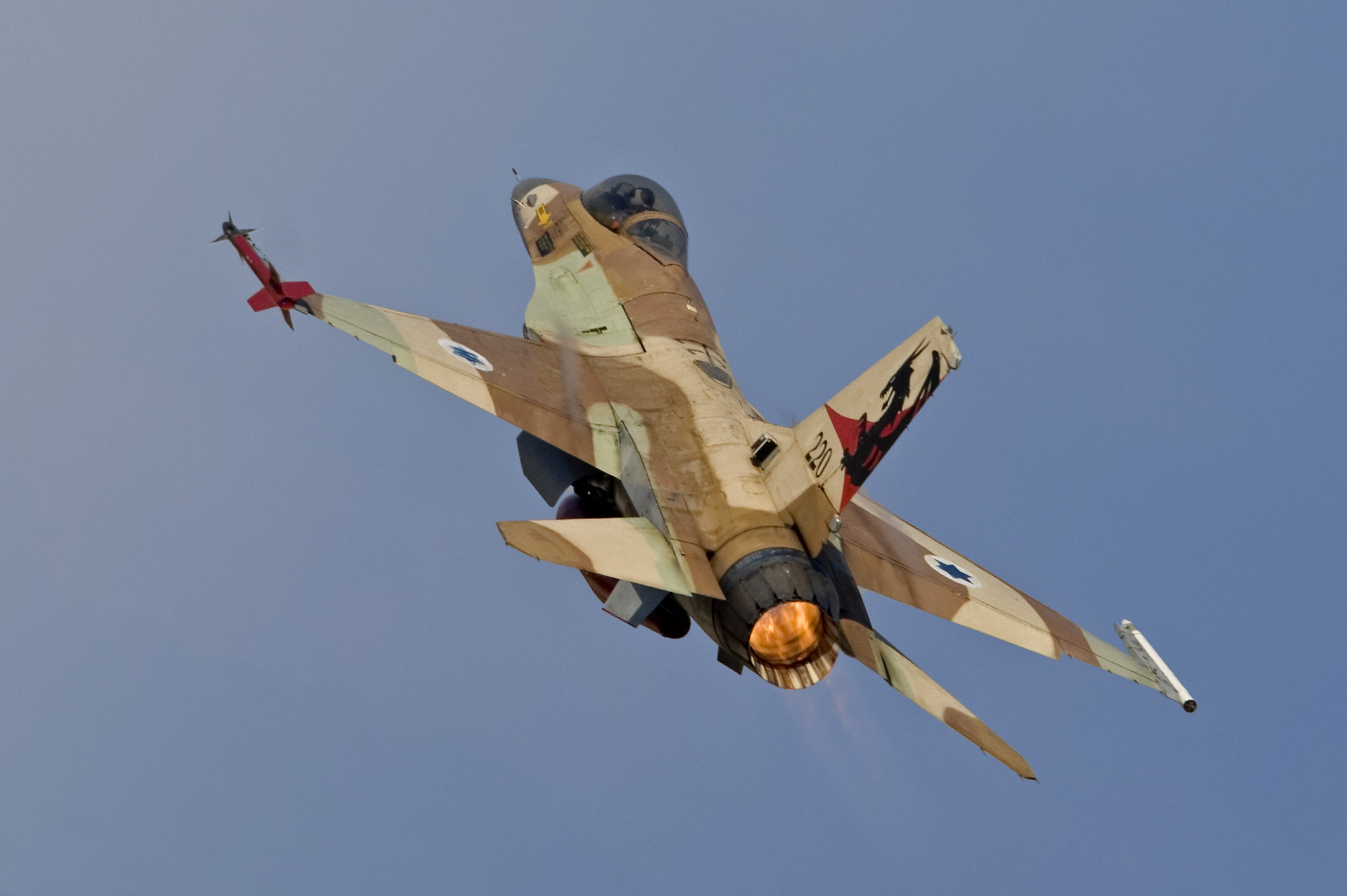 איתות לחמאס: מטוסי קרב חלפו מעל דרום הרצועה