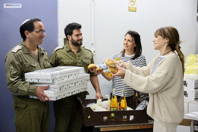 הירושלמים מפנקים את חיילי צה"ל •