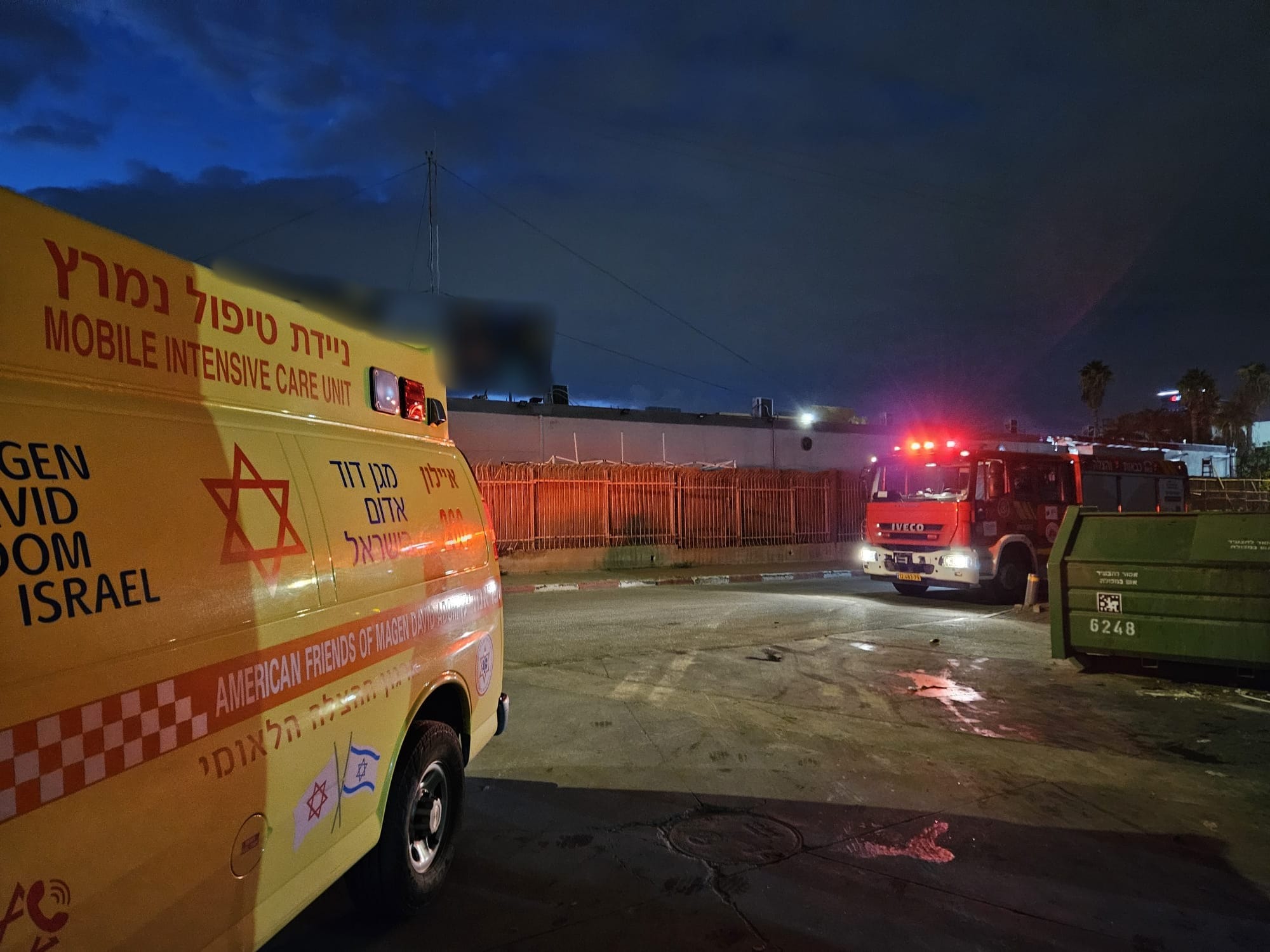 טרגדיה בחולון: גבר נמחץ למוות ממעלית משא