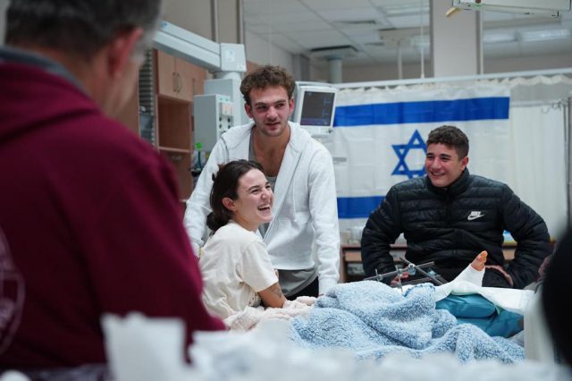 מרגש: האחים רגב נפגשו לאחר השבי בעזה