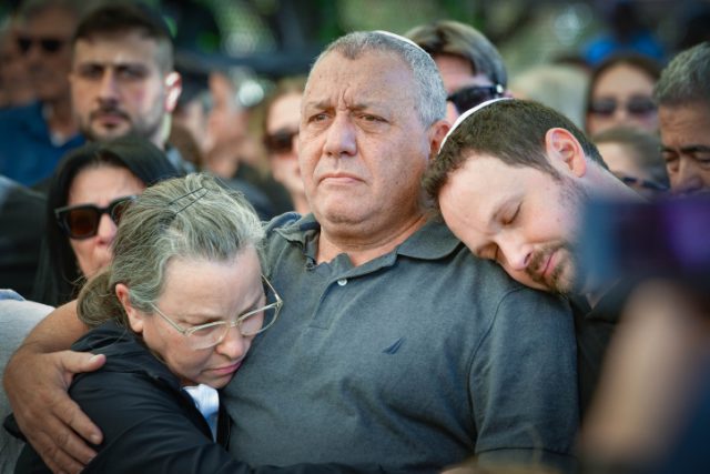 גדי איזנקוט הספיד את בנו: 'נשמור על המדינה שאהבת'