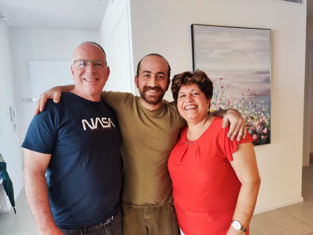 אור ברנדס: הלוחם שראיין ושימח חיילים בקשר בעזה