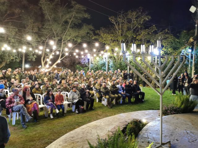 בנימין הצדיעה לנופלים: עם שמורכב ממשפחות כאלה ינצח