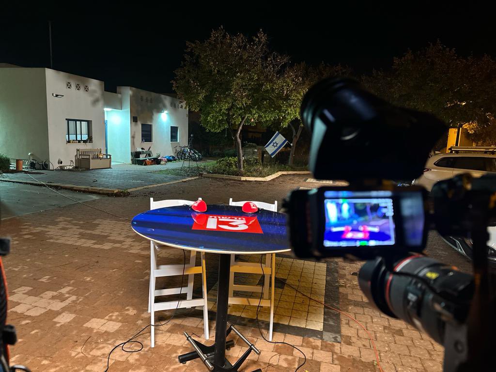 "אחרי חודשיים": עיתונאי חדשות 13 בתמונה מרגשת