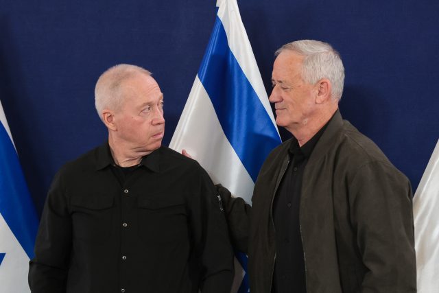"עסקנים על גב אנשי המילואים"