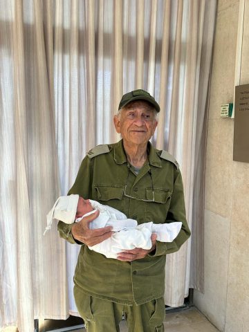 מזל טוב: החייל הפצוע השתתף בברית של אחיינו