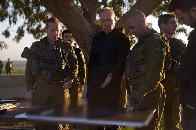 גלנט בגבול הרצועה (אריאל חרמוני/משרד הביטחון)