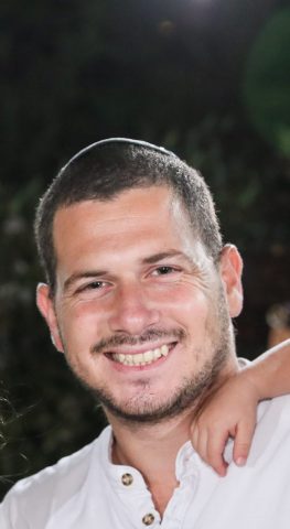 שירה רזיאל לסרוגים: "סיפור הגבורה של ידידיה נתן כוח"