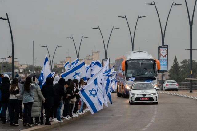 קהילת ניר עוז השלימה את המעבר לדיור הזמני