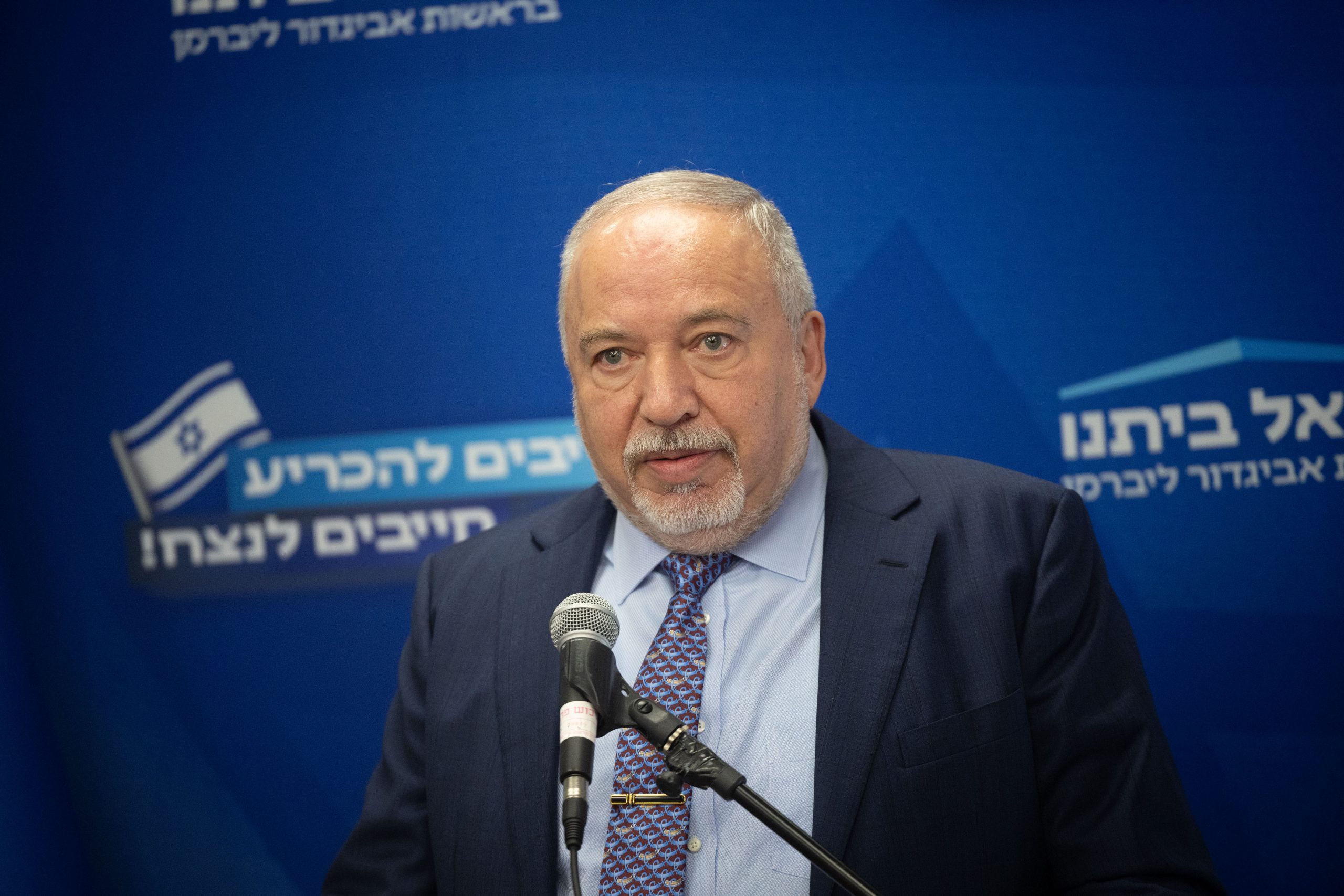 ליברמן מגיב לגנץ: "מספיק עם השטיקים והטריקים"