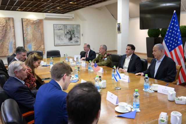 גרהאם לנתניהו: "מחויב להביא יציבות למדינה הזו"