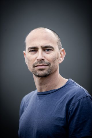 חוצה את הקווים: העיתונאי הוותיק מצטרף לישראל היום