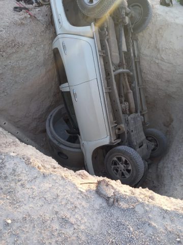תאונה חריגה: רכב נפל לבור, הנהג נפצע בינוני