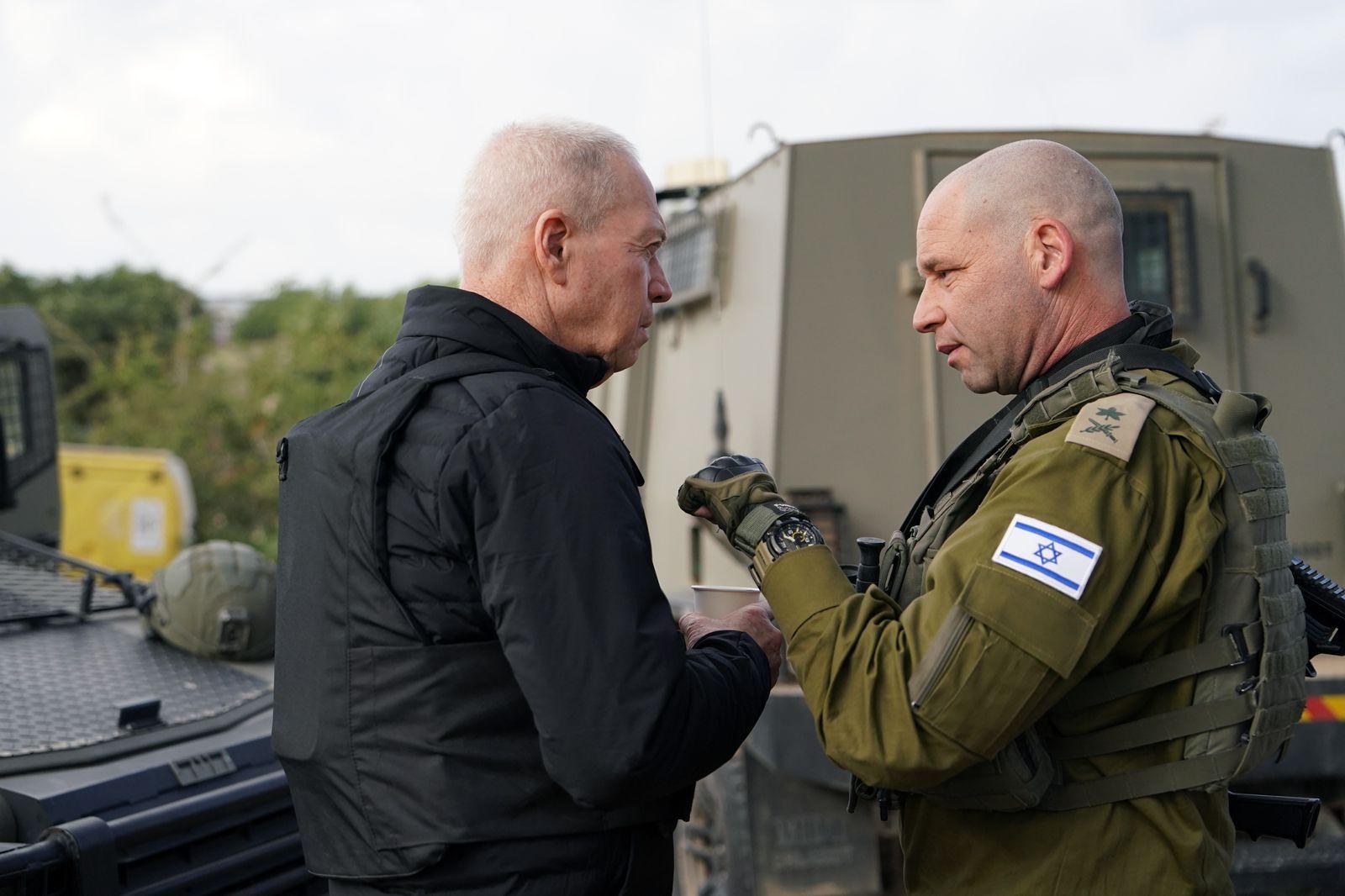 גלנט מזים את השמועות על עצירת המלחמה. צפו