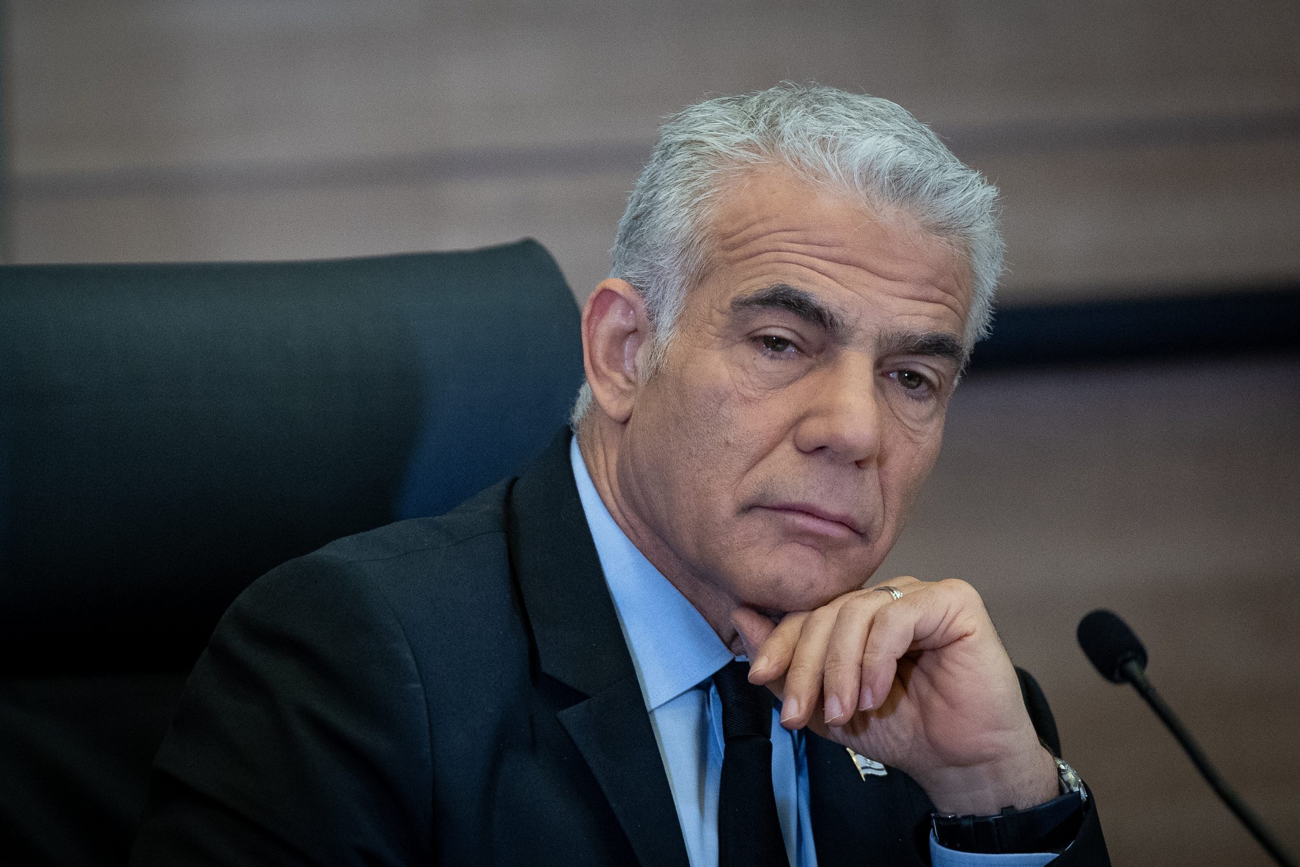 לפיד: סמוטריץ' אשם בסנקציות על נצח יהודה