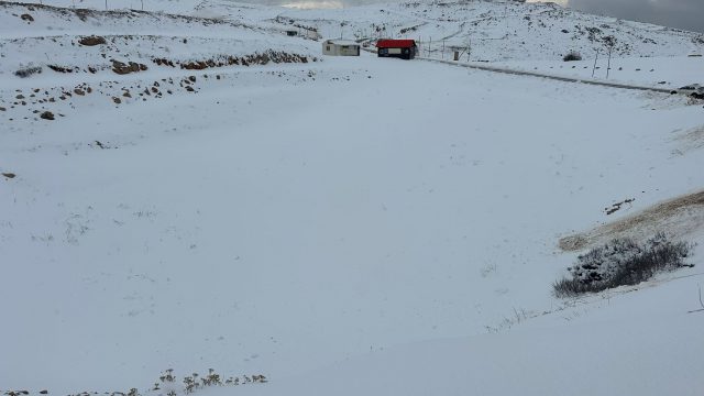 ללא מבקרים: החרמון התכסה בשמיכה לבנה | צפו