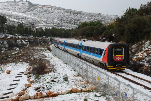 פעלו גם בשלג. הרכבת לירושלים 2008