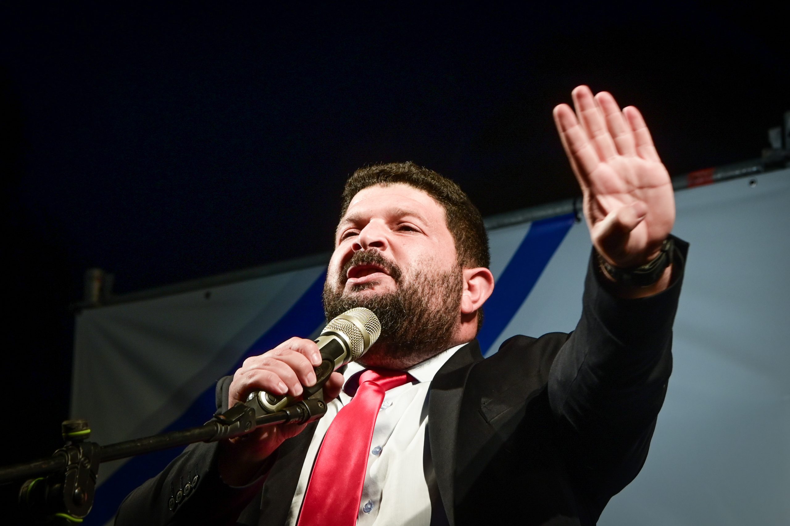 אחרי החקירה המפתיעה: אלמוג כהן בתגובה ראשונה