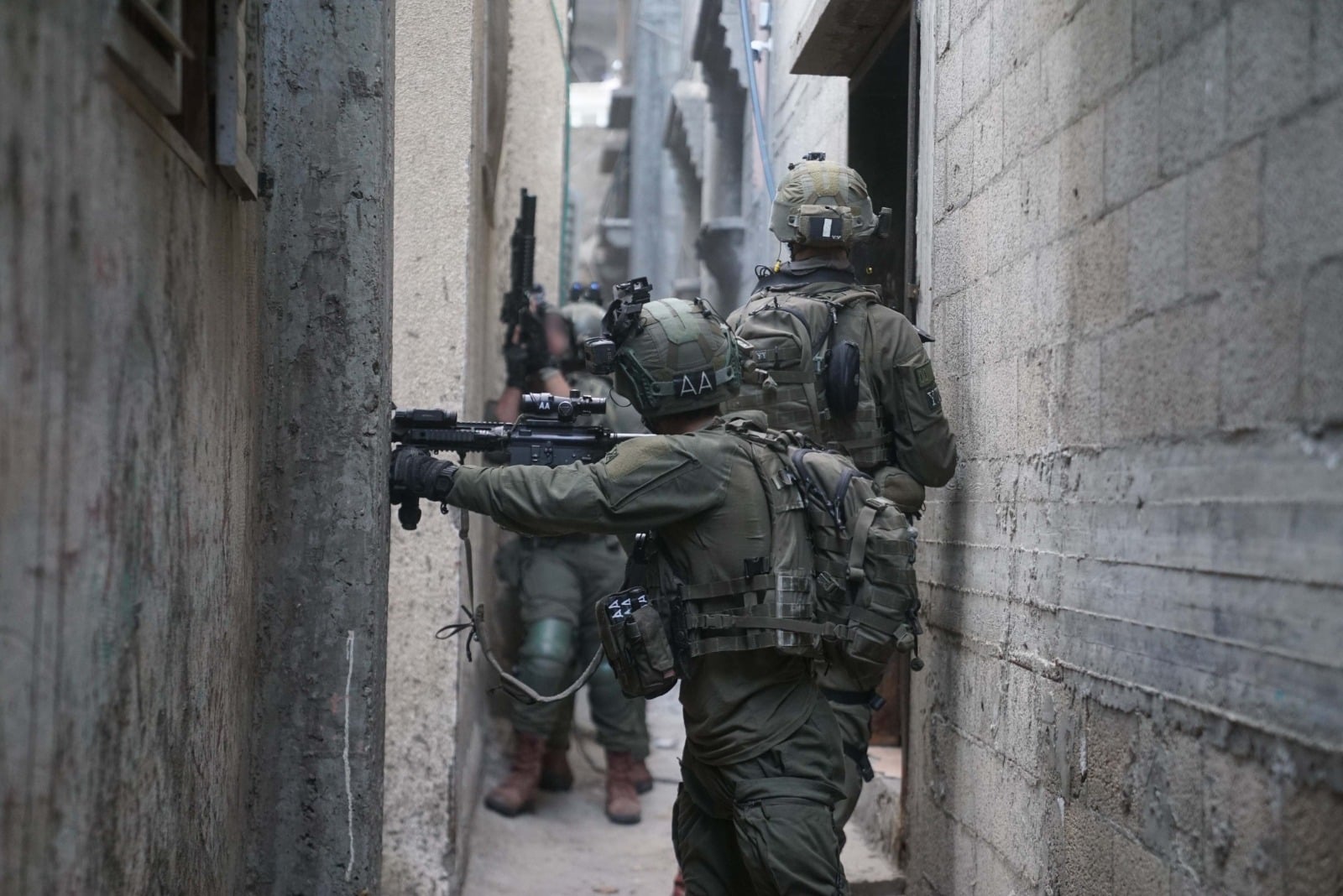 הותר לפרסום: שני קצינים ולוחם נפצעו באורח קשה