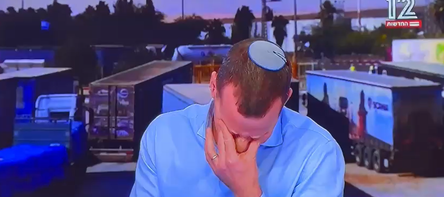 אחרי נפילת חברו: עמית סגל פרץ בבכי בשידור | צפו