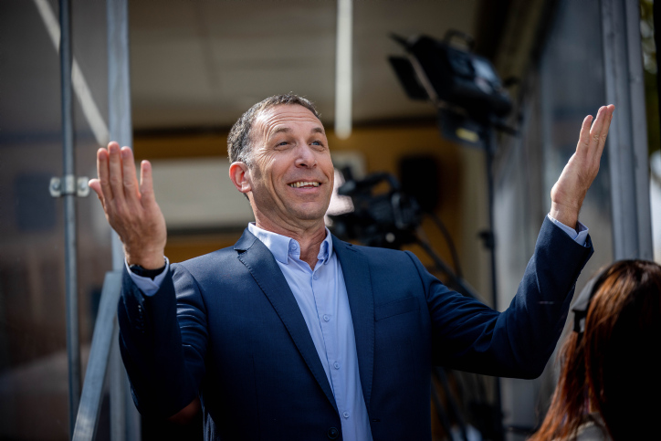 כהנא וטלי גוטליב התראיינו במקביל. כך זה נראה ונשמע