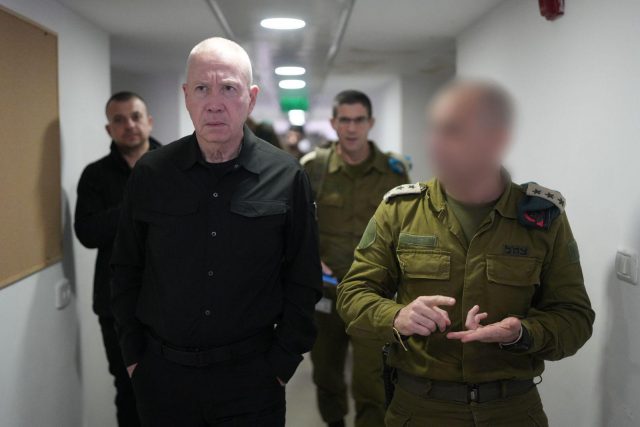 גלנט חשף מעטפות כסף איראני שנשלחו לסינוואר