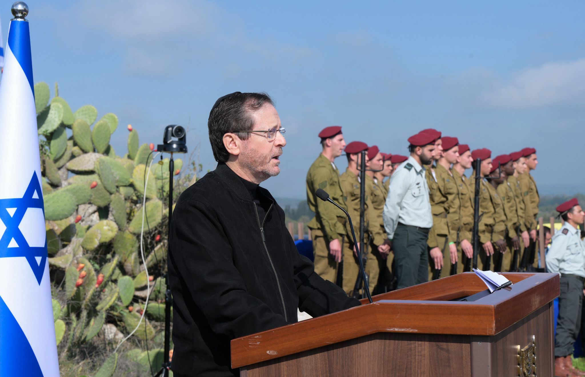 הרצוג באזכרה לשרון: 'מורשתו תהדהד מדור לדור'