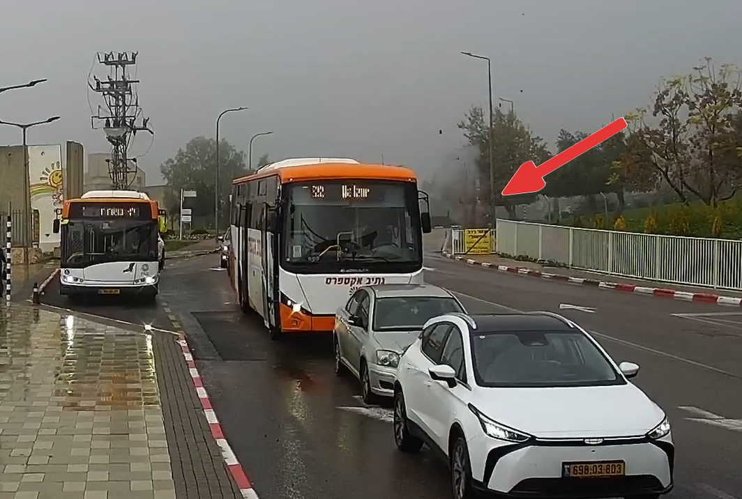תיעוד: רגע פגיעת הטיל ליד ביה"ח זיו בצפת