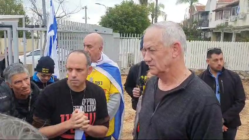 גנץ והמפגינים