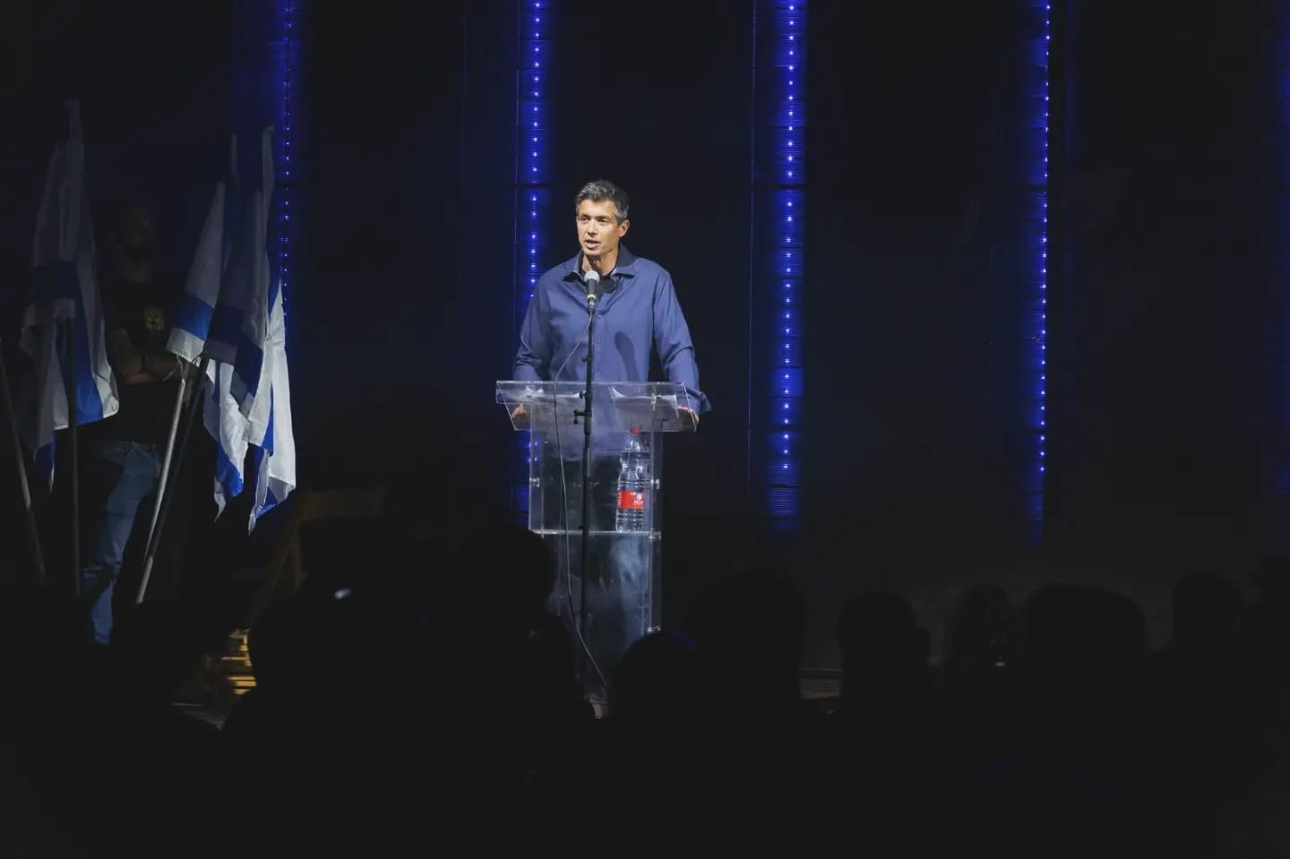 חוזר לפוליטיקה? מאות השתתפו בכנס של יועז הנדל
