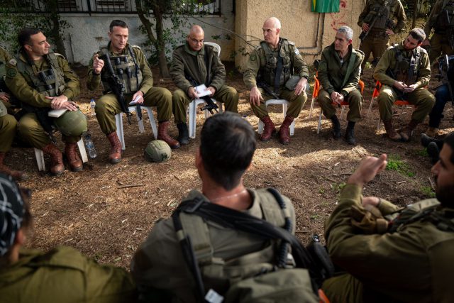 לא מפחד מחיזבאללה: הרמטכ״ל סייר בישוב שתולה