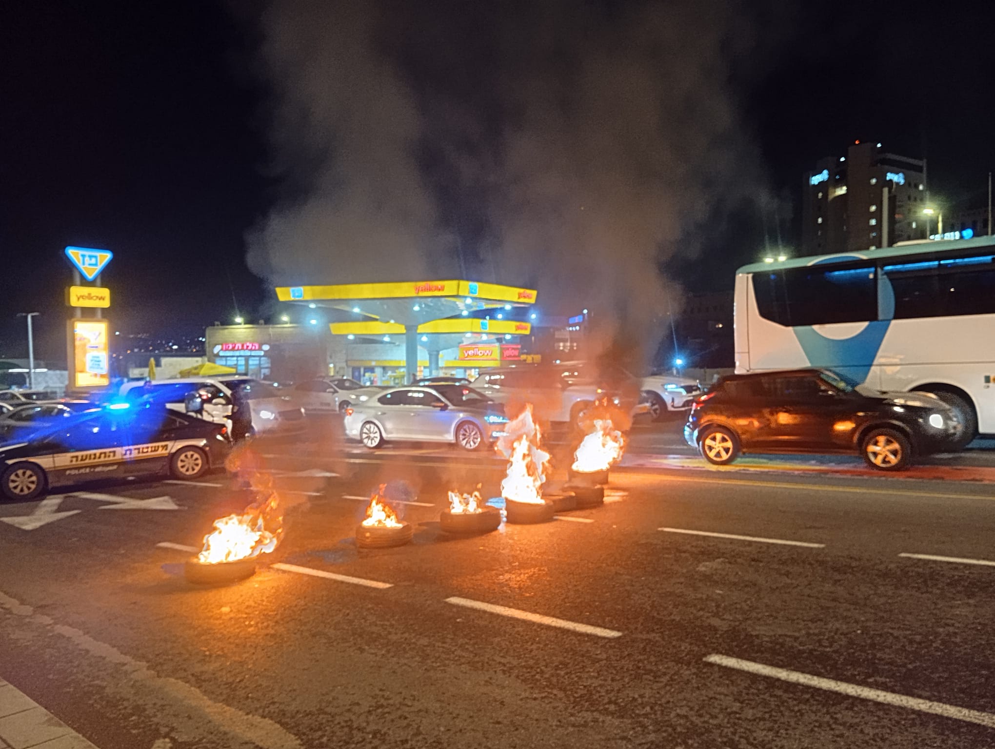 מהומה בירושלים: חסימת כבישים ושריפת צמיגים